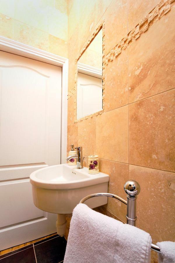 Stylish Apartment Near Royal Mile Edinburgh Exterior photo